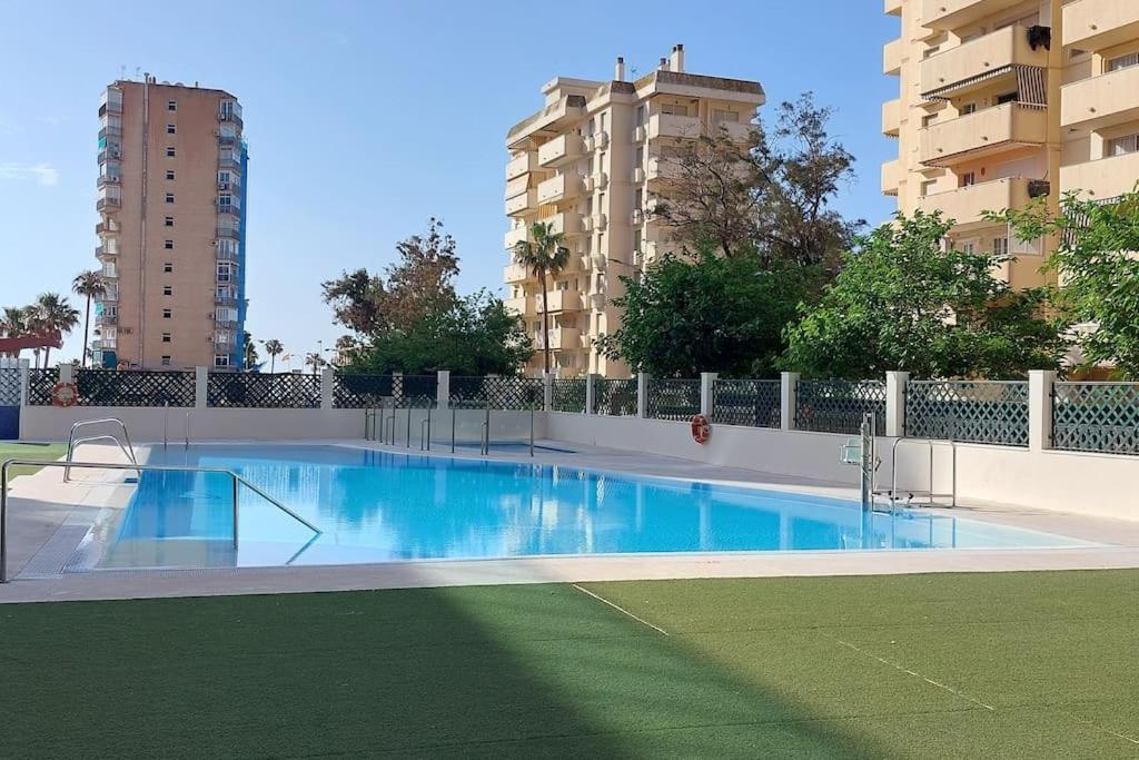 Апартаменты Elegante Alojamiento Con Piscina A 200 M Del Mar. Бенальмадена Экстерьер фото