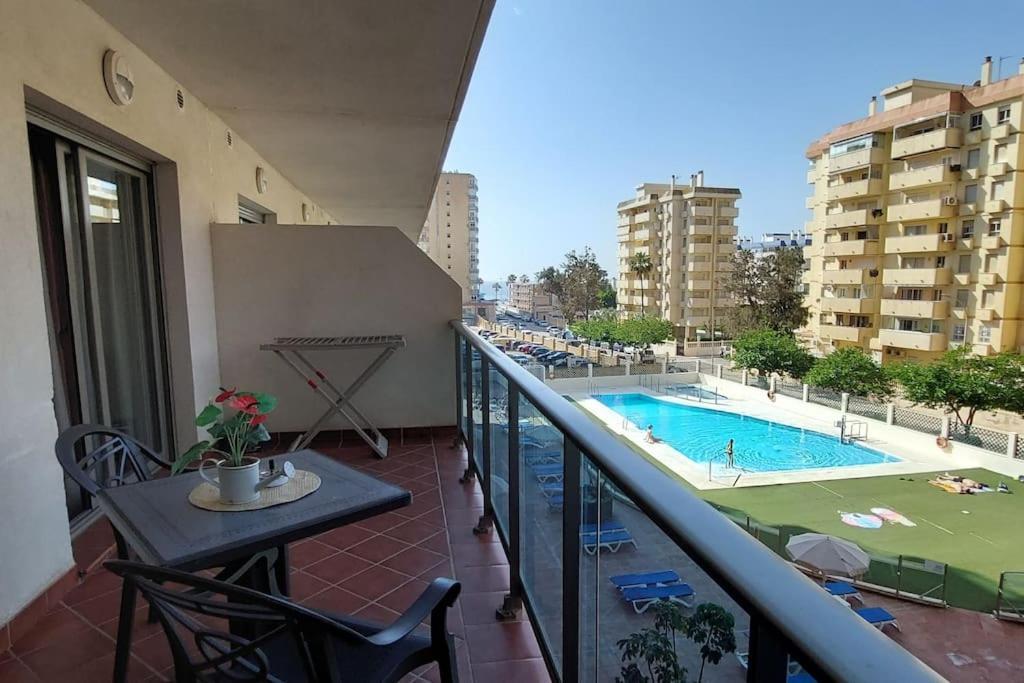 Апартаменты Elegante Alojamiento Con Piscina A 200 M Del Mar. Бенальмадена Экстерьер фото