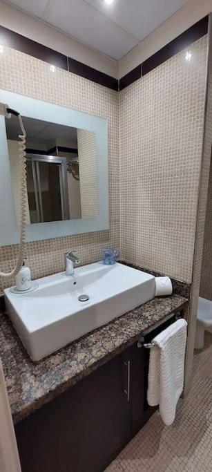 Апартаменты Elegante Alojamiento Con Piscina A 200 M Del Mar. Бенальмадена Экстерьер фото
