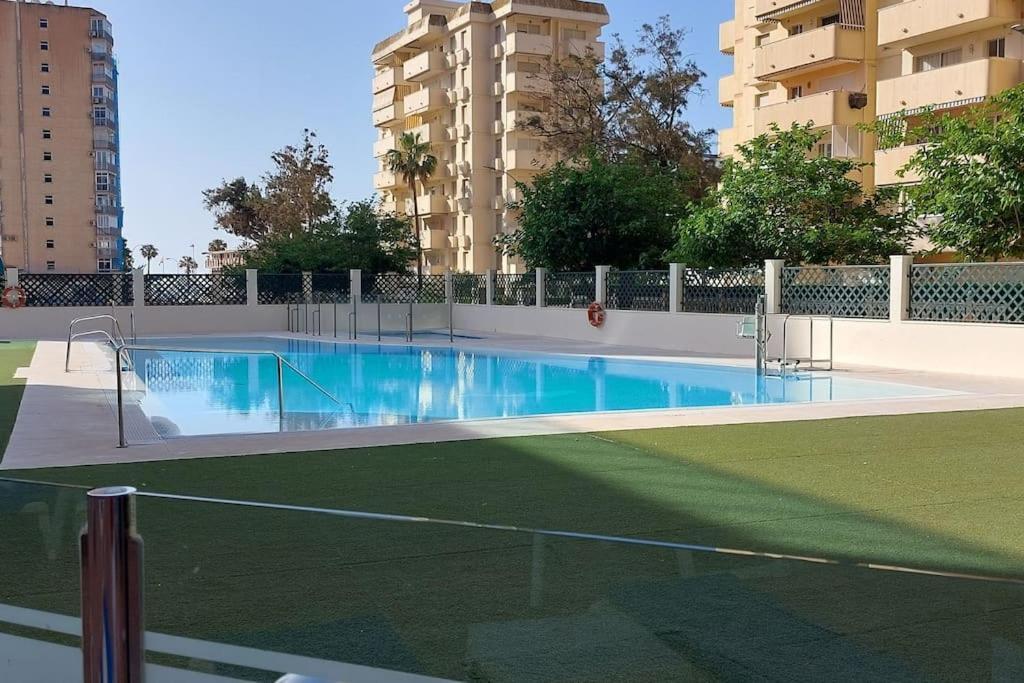 Апартаменты Elegante Alojamiento Con Piscina A 200 M Del Mar. Бенальмадена Экстерьер фото